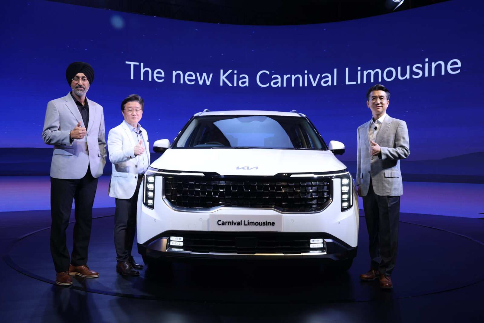 3K4A7218 Carnival Limousine: A New World of Luxury & Tech