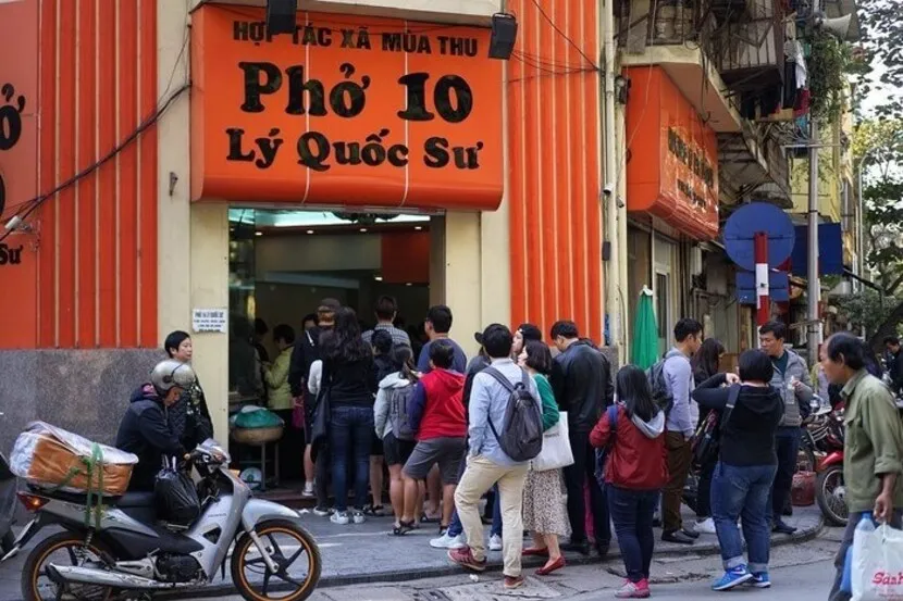 Best restaurants in Hanoi, Hanoi street food, Vietnamese dining experience, pho in Hanoi, banh mi 25, Pho 10, Quan An Ngon, Cau Go Restaurant, stylerug