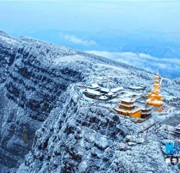 China hill stations, Huangshan travel guide, Zhangjiajie costs, Lijiang Old Town food, Jiuzhaigou accommodation, Mount Emei pilgrimage, China mountain towns travel