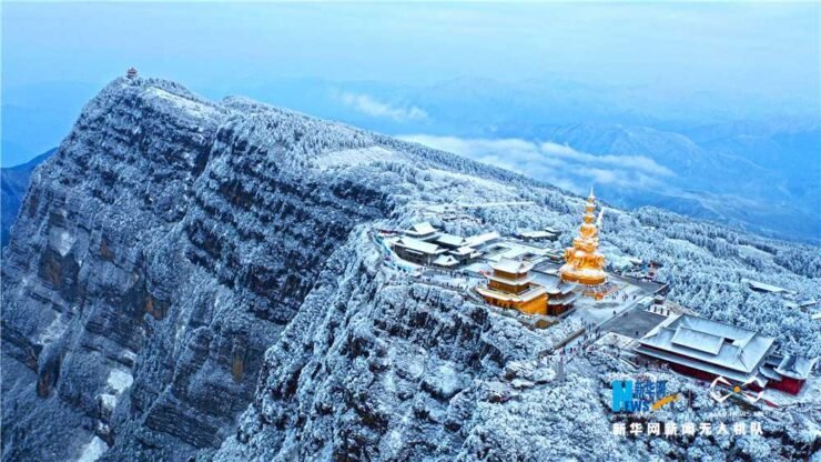 China hill stations, Huangshan travel guide, Zhangjiajie costs, Lijiang Old Town food, Jiuzhaigou accommodation, Mount Emei pilgrimage, China mountain towns travel