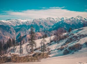 budget honeymoon destinations in India, affordable winter honeymoon, best honeymoon places India, winter honeymoon spots India, romantic places in India, honeymoon ideas for newlyweds, Kashmir honeymoon, Goa honeymoon, Munnar honeymoon, Coorg honeymoon, honeymoon destinations