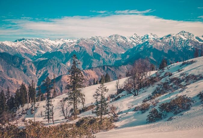 budget honeymoon destinations in India, affordable winter honeymoon, best honeymoon places India, winter honeymoon spots India, romantic places in India, honeymoon ideas for newlyweds, Kashmir honeymoon, Goa honeymoon, Munnar honeymoon, Coorg honeymoon, honeymoon destinations